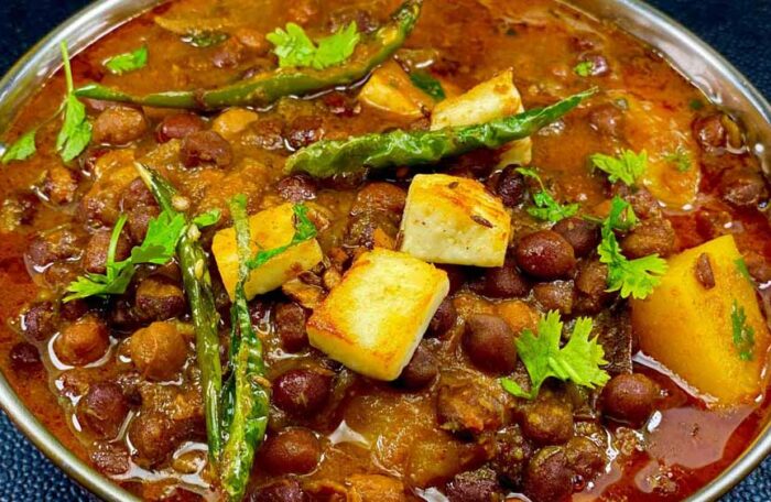 ALOO KALA CHANA