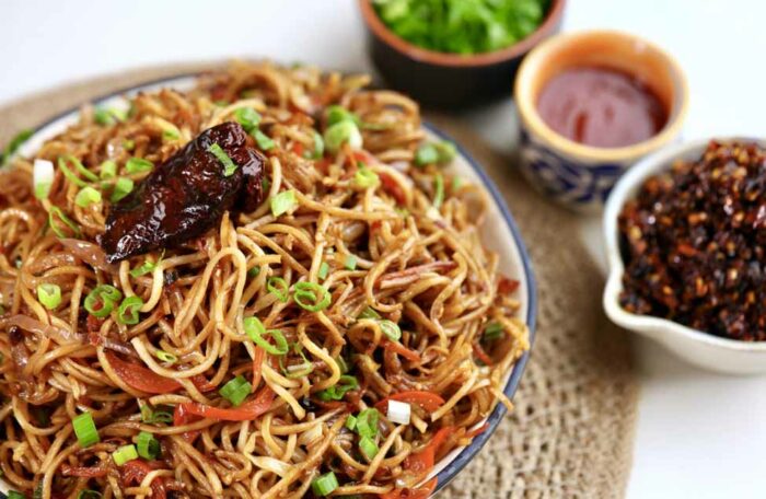 CHILLY GARLIC NOODLES